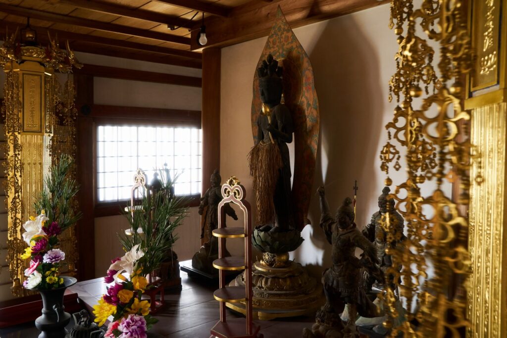 塩穴寺　本堂　腰蓑観音（十一面観音）