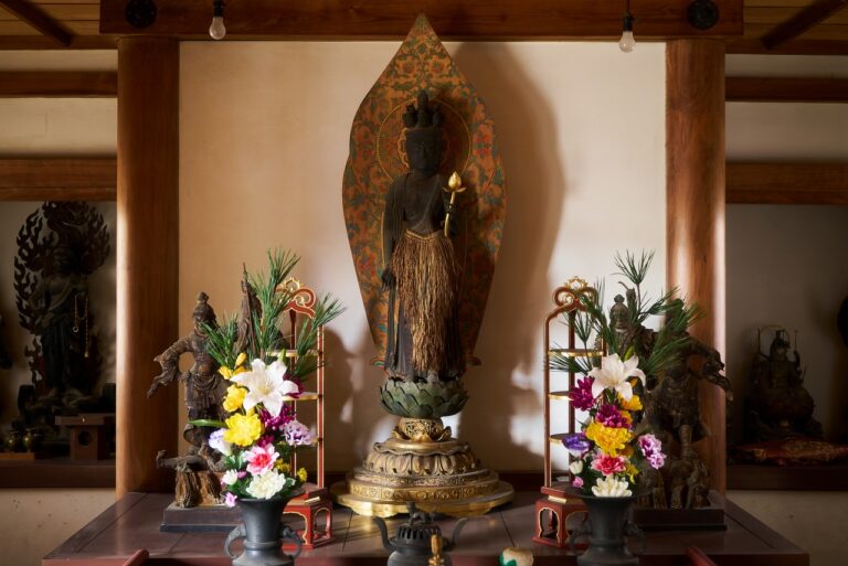 塩穴寺　本堂　腰蓑観音（十一面観音）